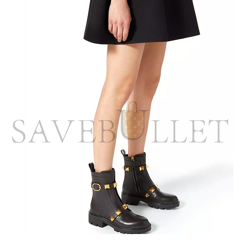 VALENTINO ROMAN STUD CALFSKIN COMBAT BOOT 40MM WW2S0CJ3NKD_0NO VALENTINO ROMAN STUD CALFSKIN COMBAT BOOT 40MM WW2S0CJ3NKD_0NO